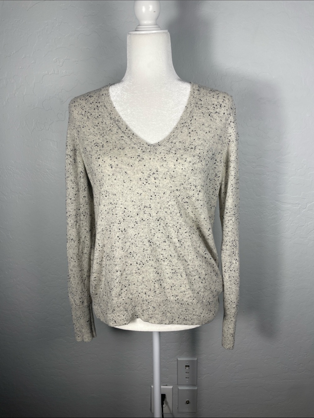 Everlane Gray Speckled 100% Cashmere V Neck Sweater Size Small